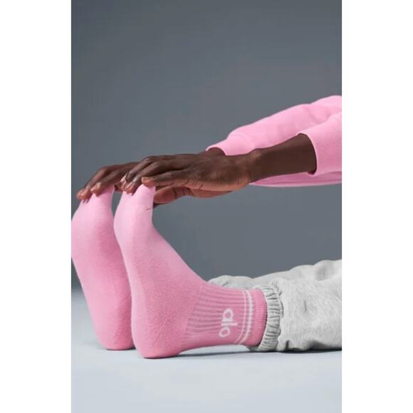 Alo Sweet Pink Crew Socks Sold Out Color Size M NWT - Picture 3 of 3